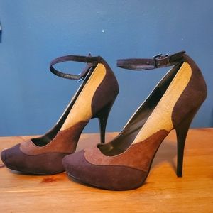 2 Lips " Too Ebony" Pumps